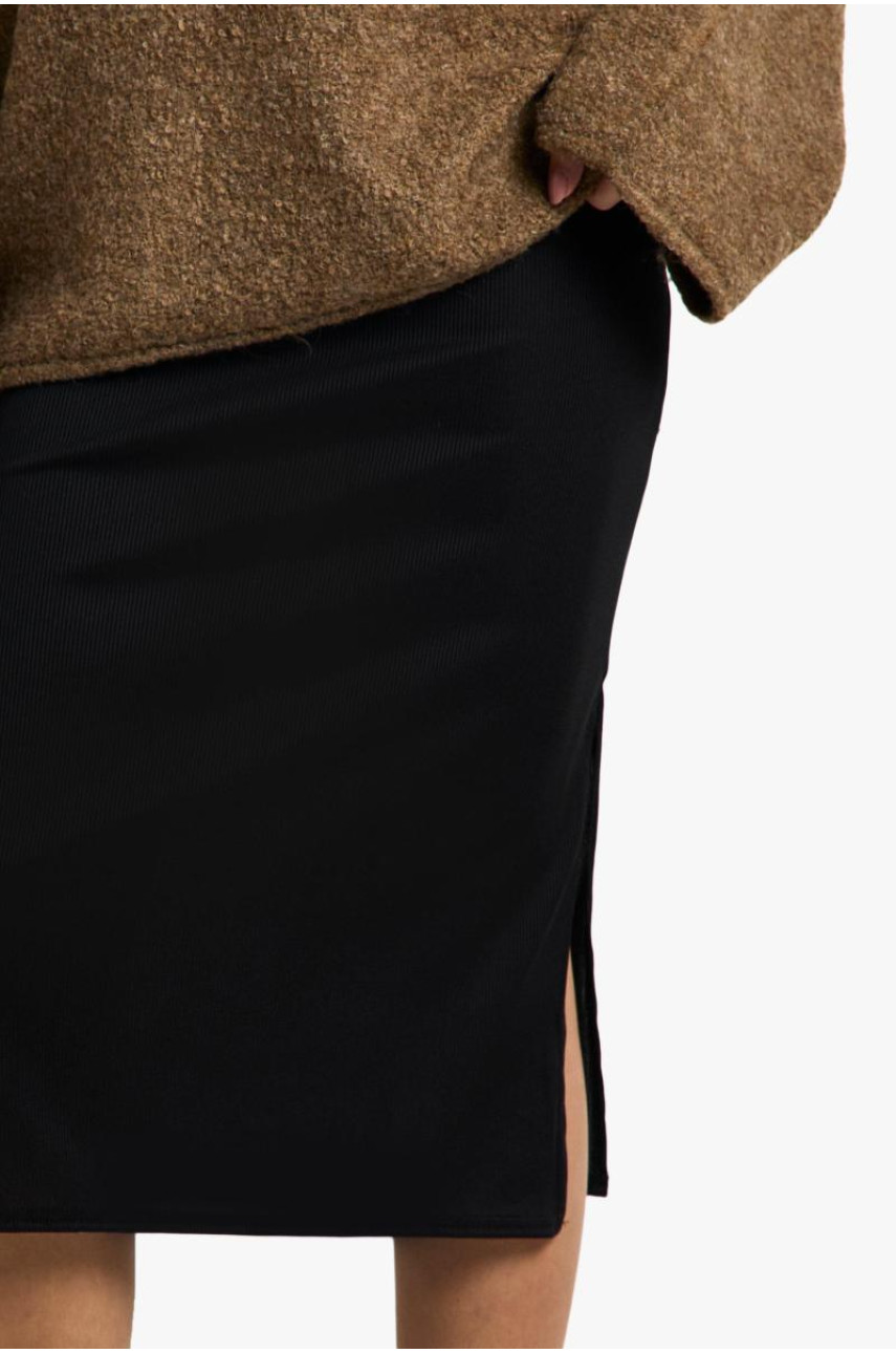 Спідниця міді з розрізами в рубчик