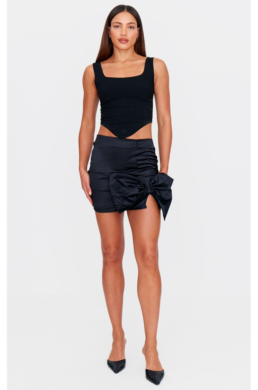 Висока чорна атласна міні-спідниця з бантом