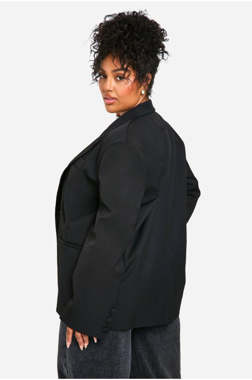 Плюс необхідний великий двобортний піджак