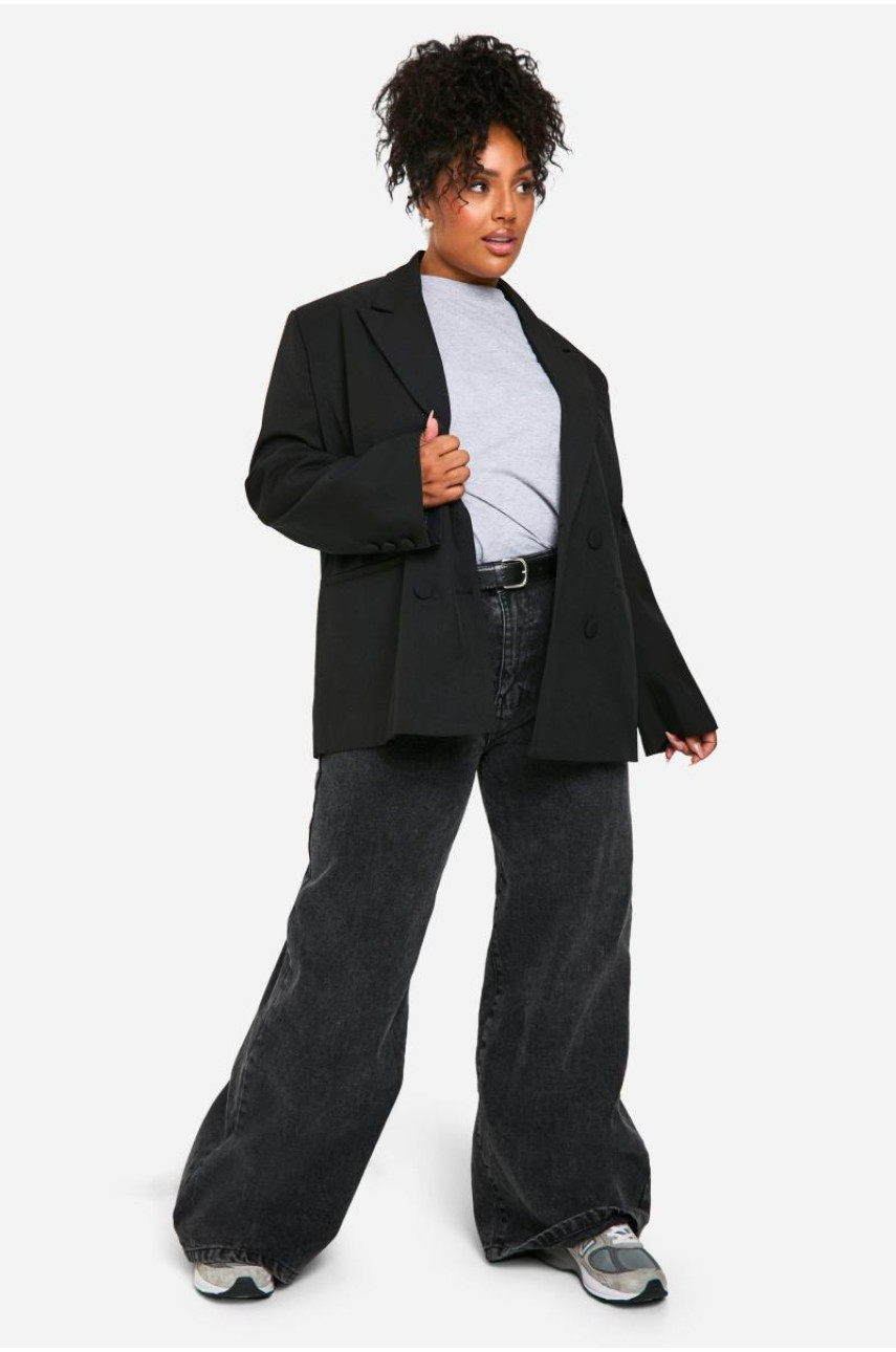 Плюс необхідний великий двобортний піджак