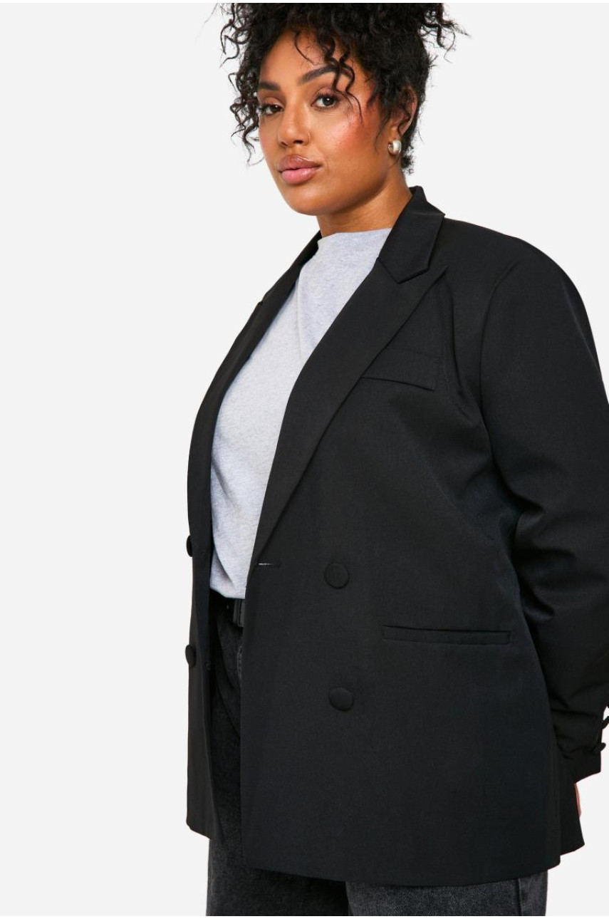 Плюс необхідний великий двобортний піджак