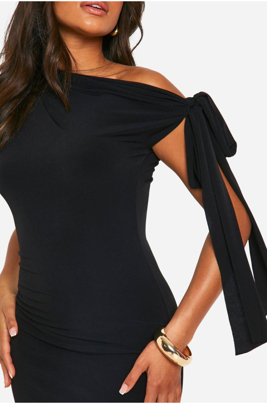 Міні-сукня з рюшами та відкритими плечима