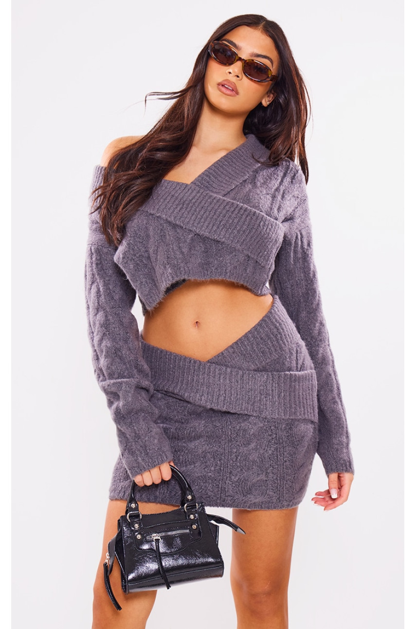 В'язаний джемпер із перехресною передньою стороною вугільного кабелю