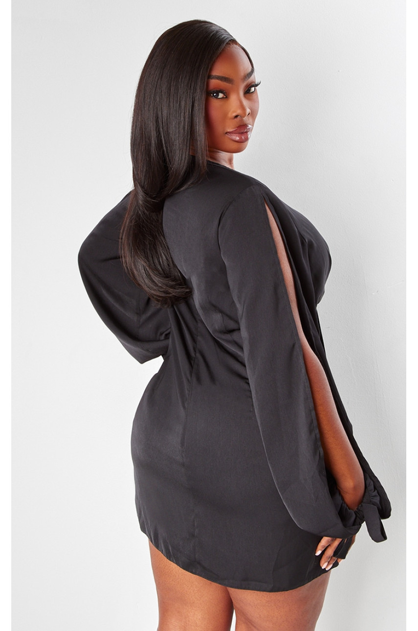 Додаткова чорна атласна сукня з відкритими рукавами і закруткою спереду
