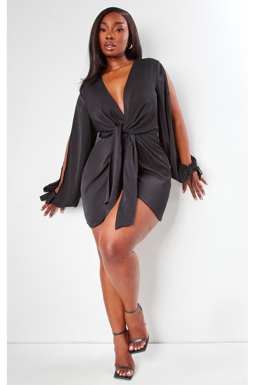 Додаткова чорна атласна сукня з відкритими рукавами і закруткою спереду