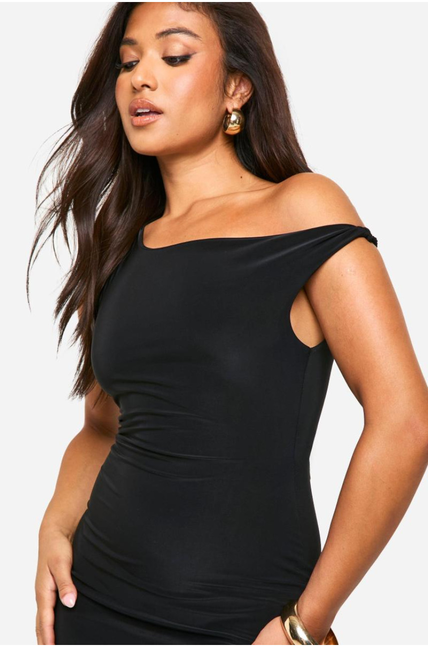Маленька облягаюча сукня максі з поворотними плечима