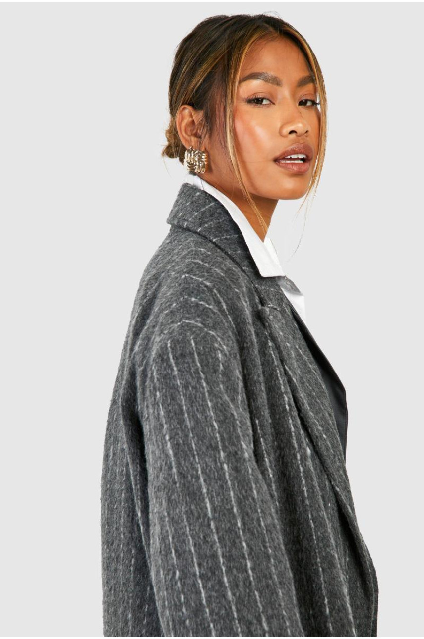 Пальто великого розміру в тонку смужку