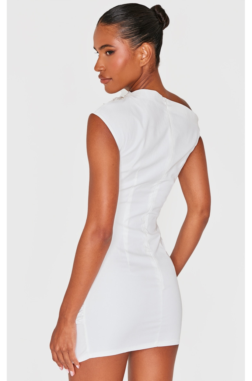 Біла міні-сукня з плетеними перлами