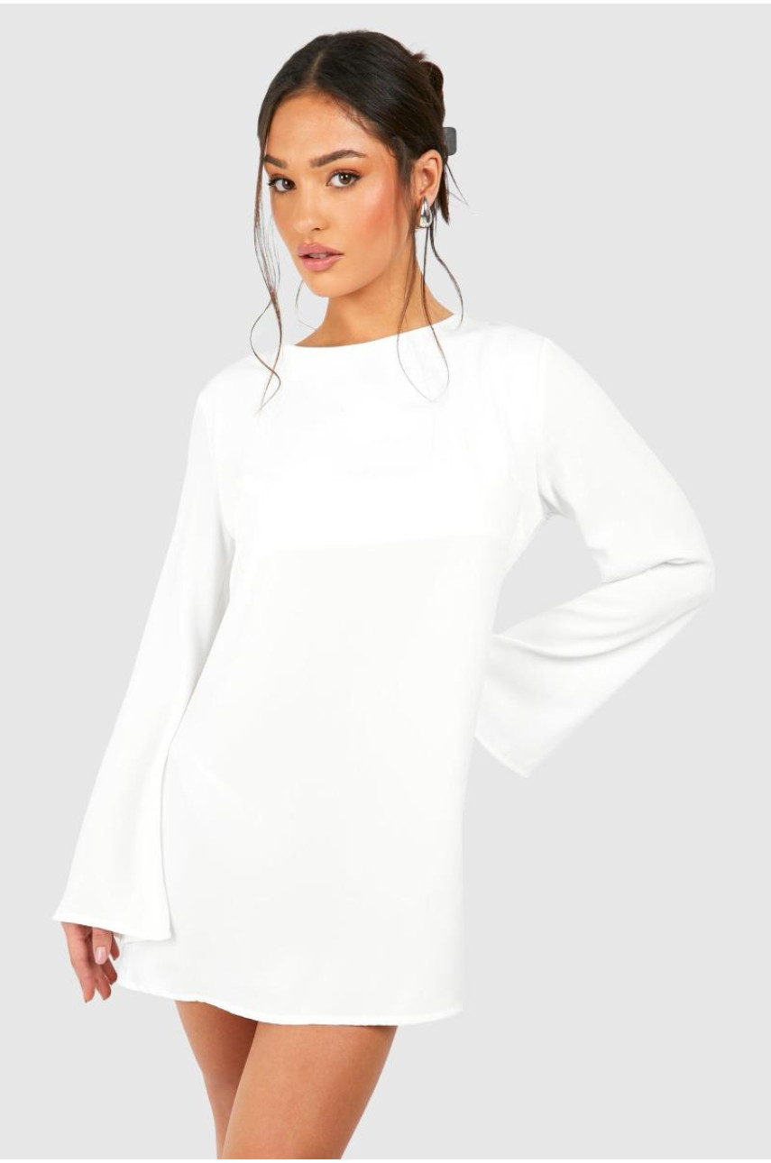 Міні-сукня з мініатюрним бантом і відкритою спиною