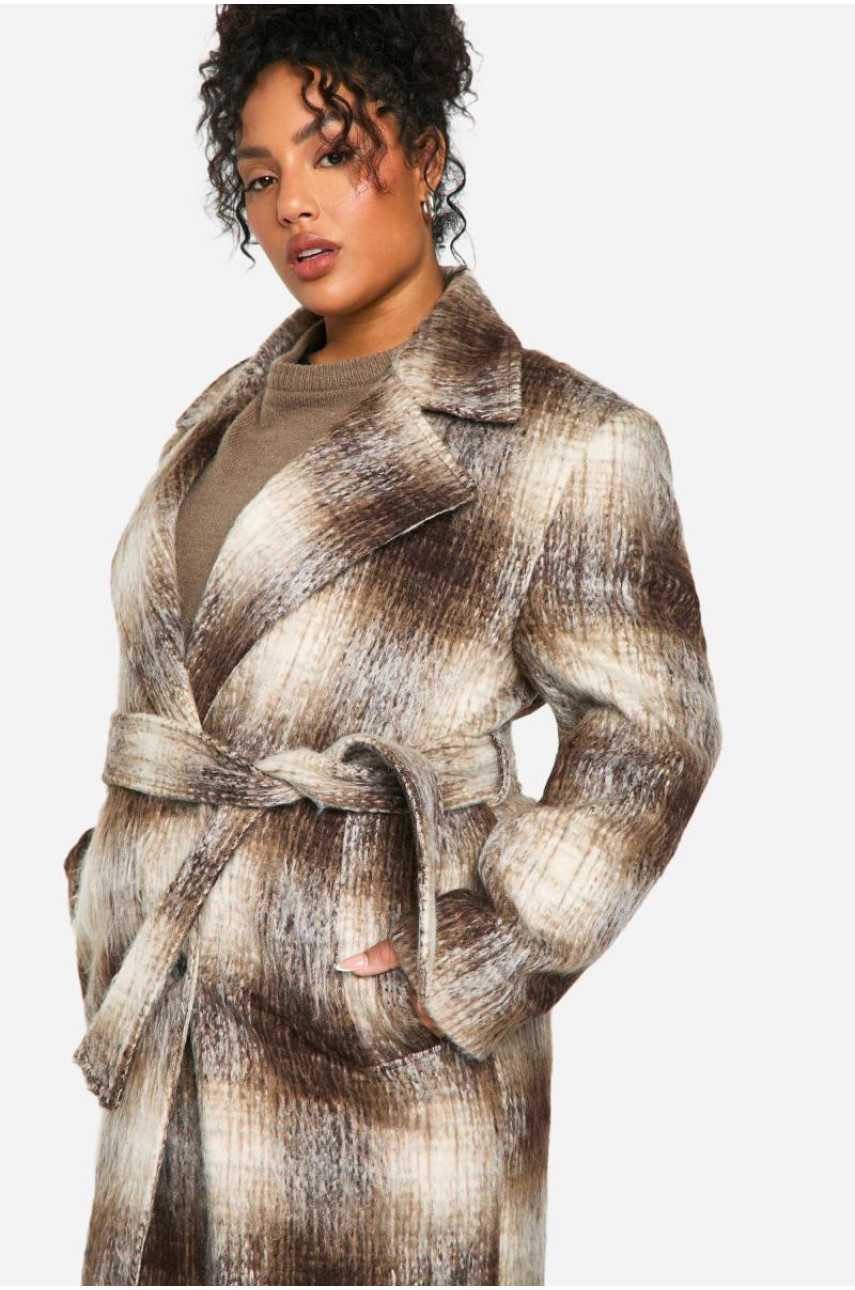 Плюс пальто великого розміру вовни в клітинку