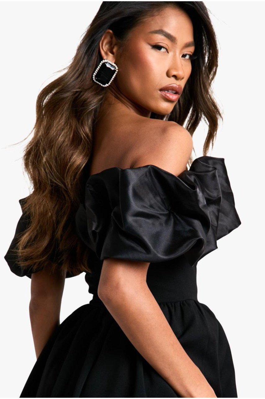 Екстремальна структурована сукня Бардо з тафти та рюшами