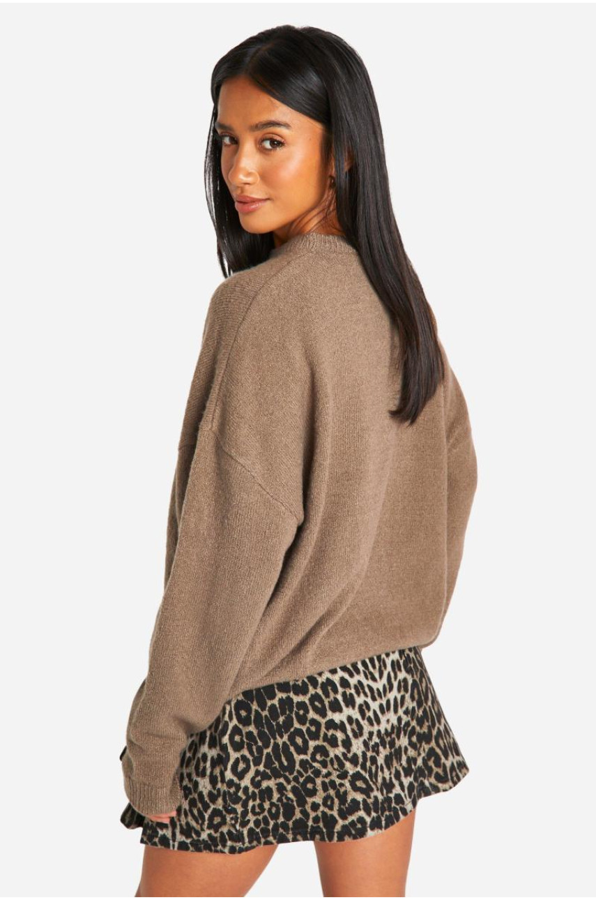 Маленький м’який трикотажний джемпер з круглим вирізом