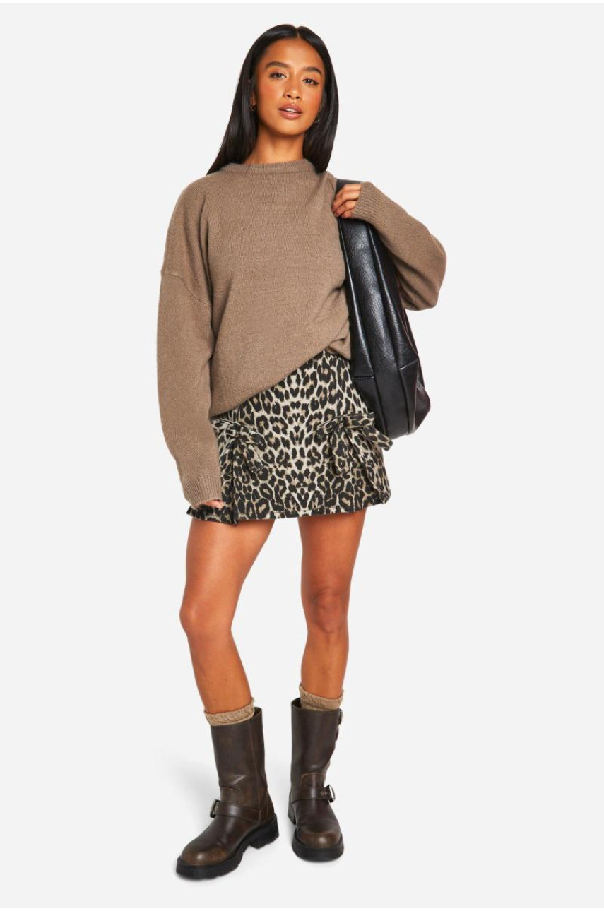 Маленький м’який трикотажний джемпер з круглим вирізом