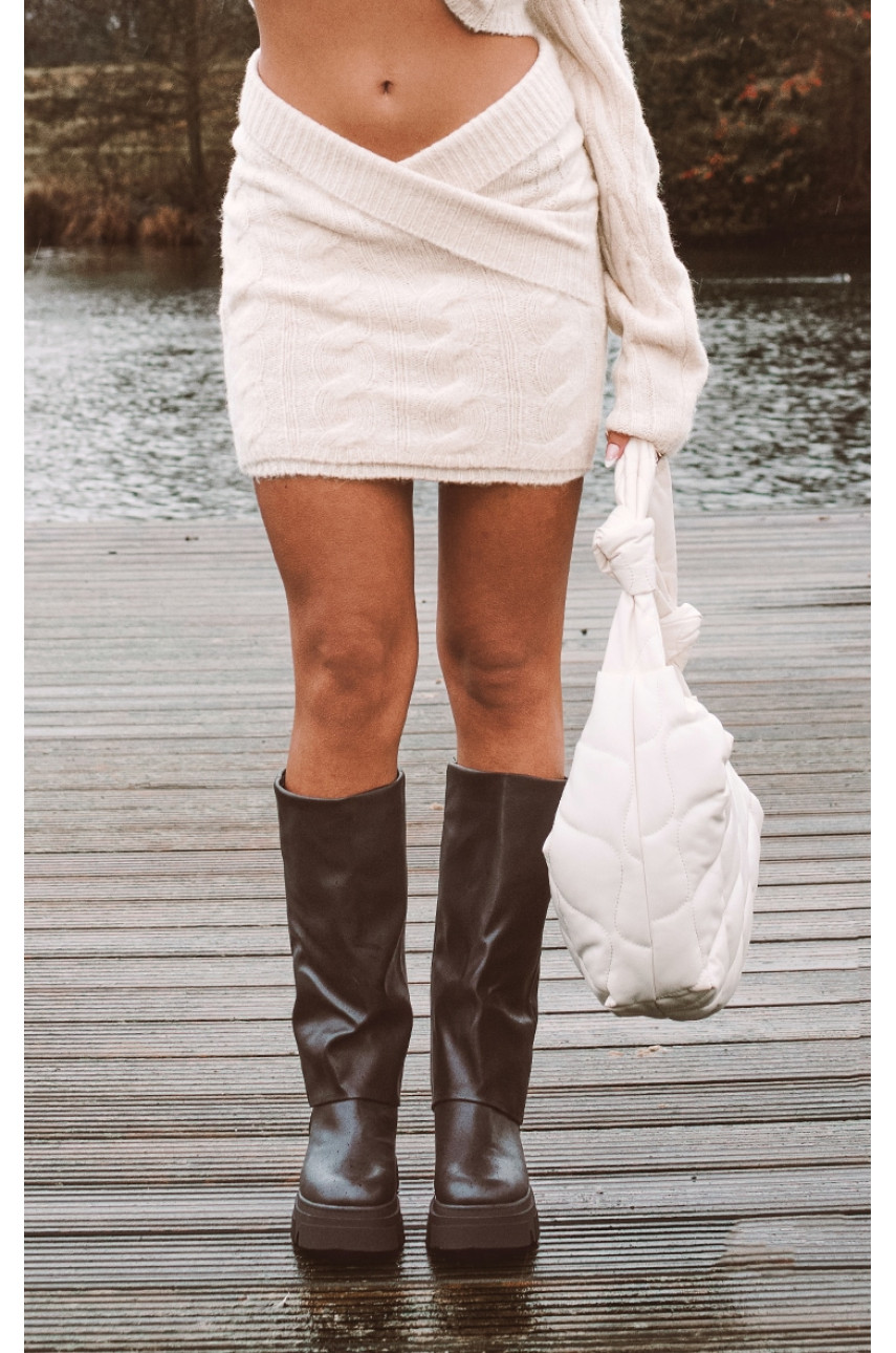 Кремова трикотажна міні-спідниця з перехресним переднім запахом