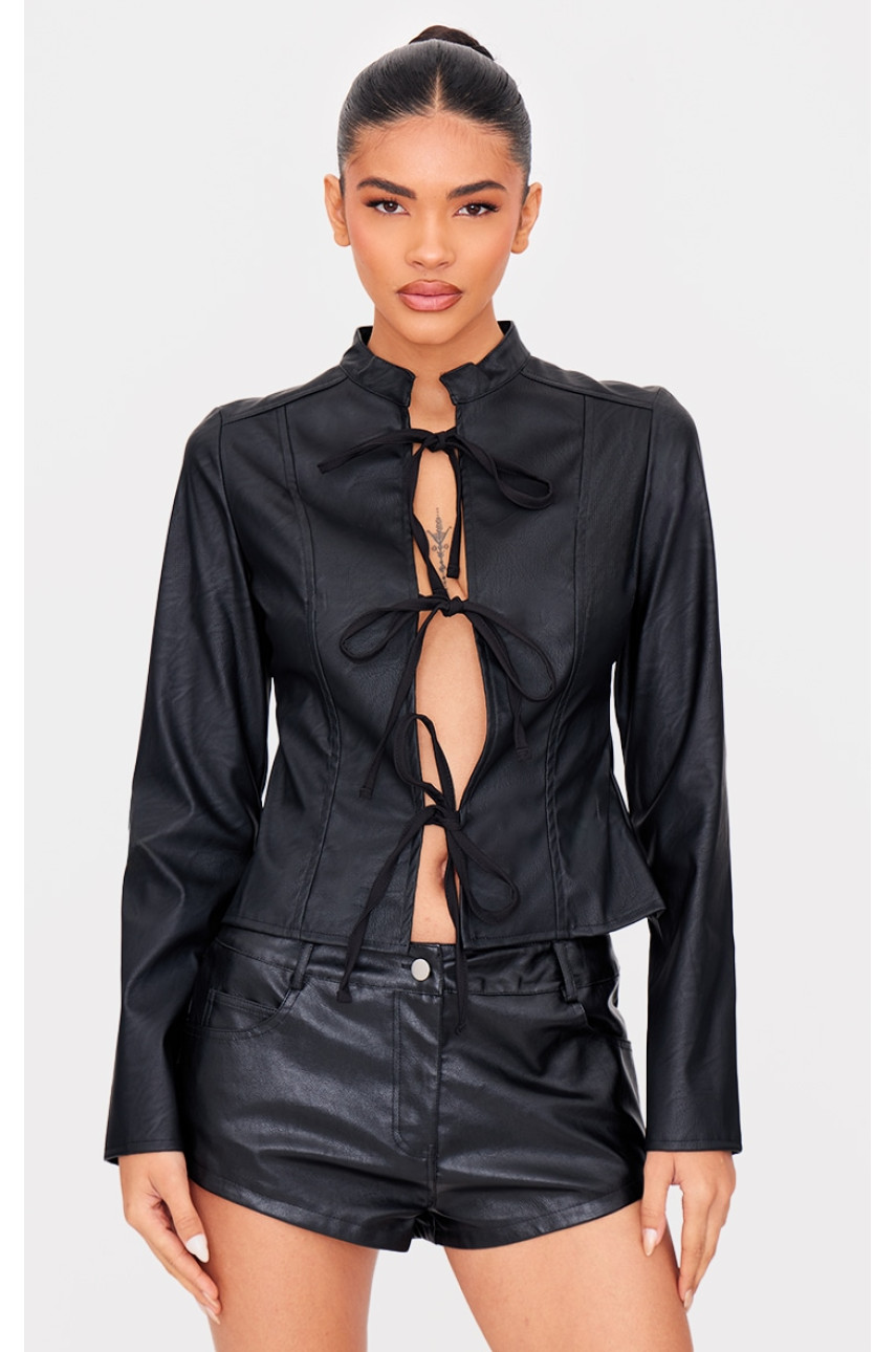 Чорна приталена блуза зі штучної шкіри