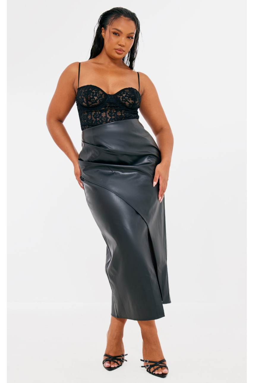 Плюс чорна асиметрична спідниця міді зі штучної шкіри