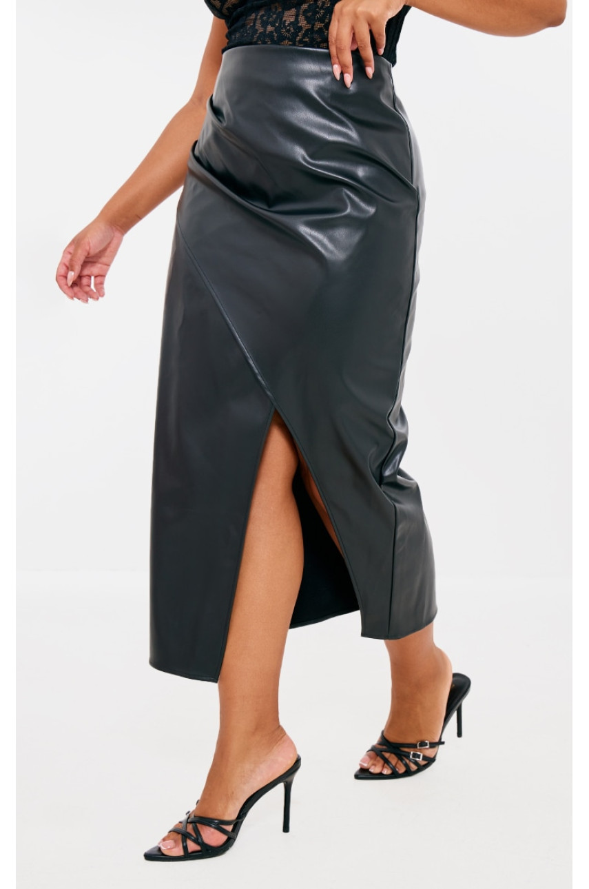 Плюс чорна асиметрична спідниця міді зі штучної шкіри