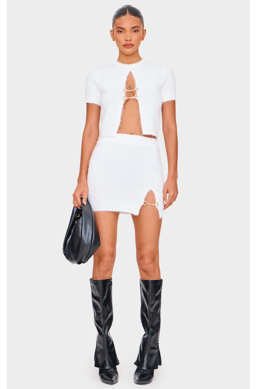 Біла пухнаста трикотажна міні-спідниця з прикрасами
