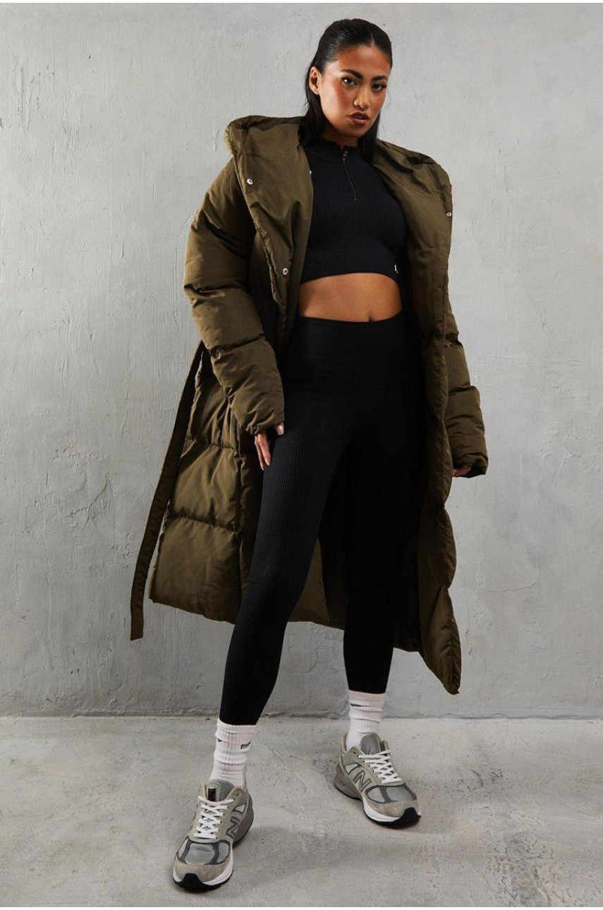 З капюшоном з капюшоном з довгими лініями пальто