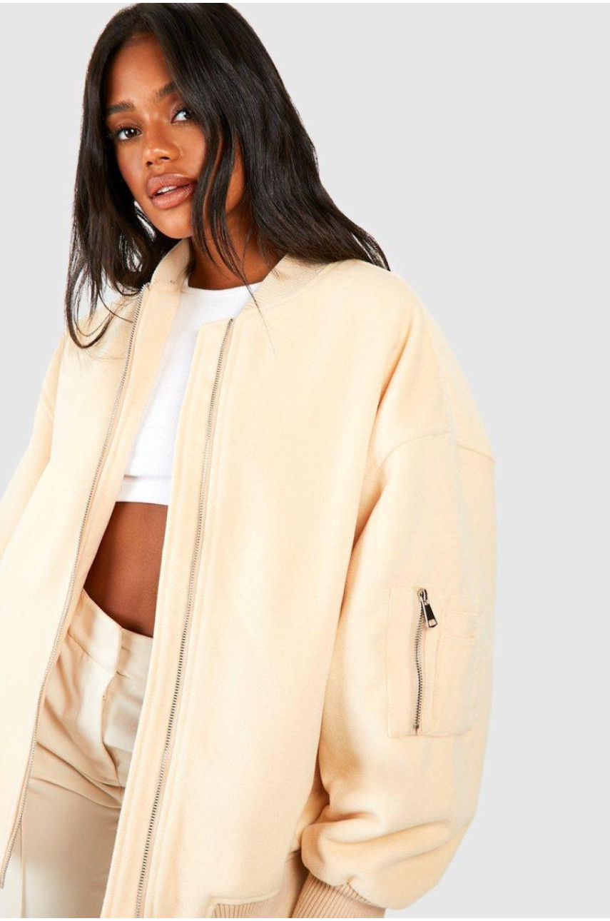 Оверсайз-бомбер із вовняним виглядом