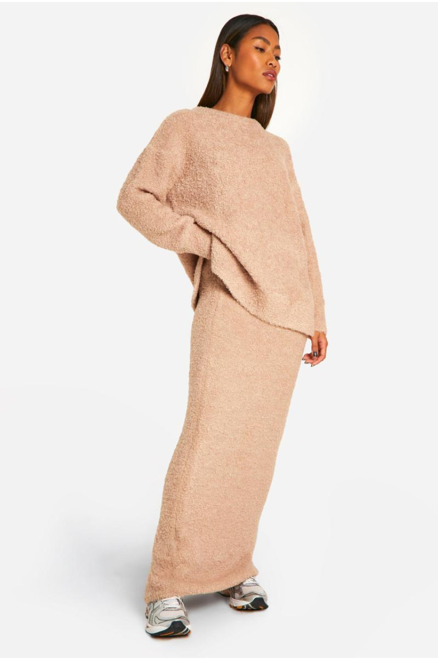 М'який трикотажний джемпер з круглим вирізом із завищеним розміром