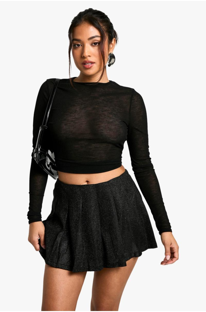 Маленька міні-спідниця з блискучими складками