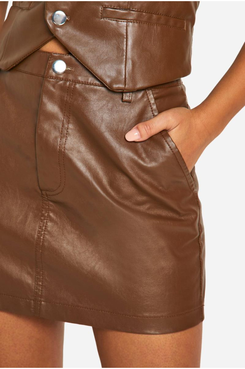 Маленька міні-спідниця зі штучної шкіри