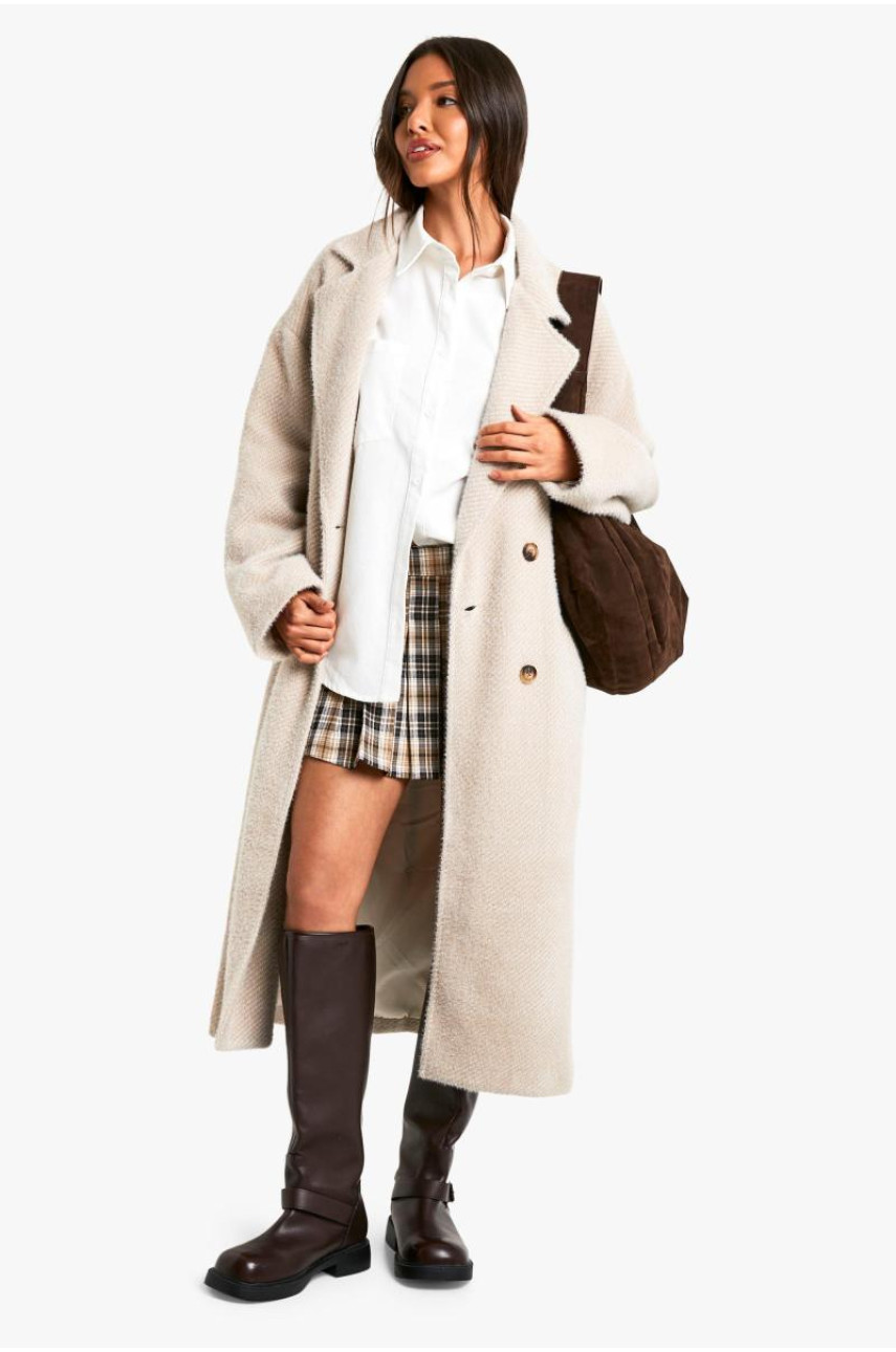 Довгобортне двобортне пальто з фактурою