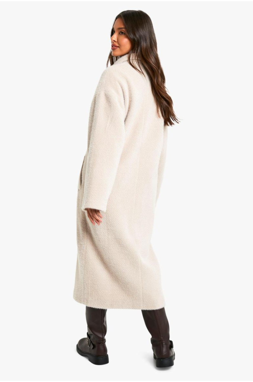 Довгобортне двобортне пальто з фактурою