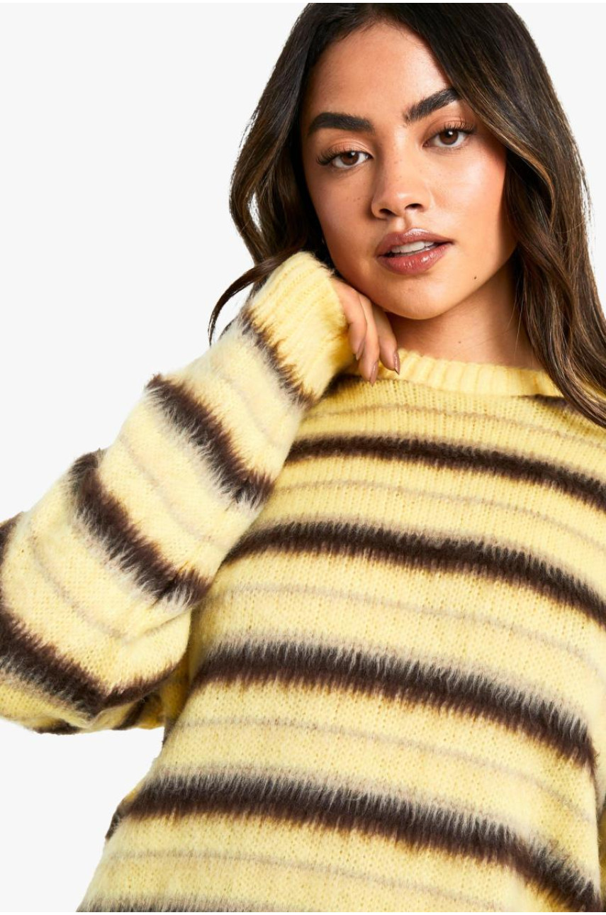 Надм’який трикотажний джемпер у потрійну смужку великого розміру